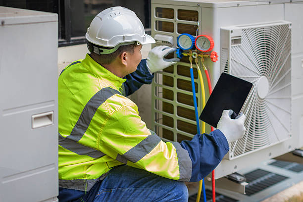 Professional Hvac technician working in Warrensburg, IL